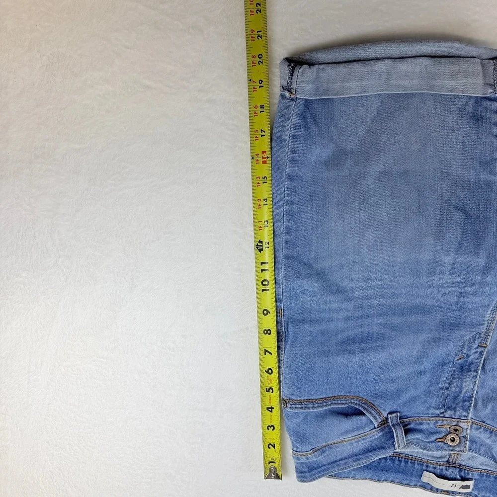 Levis Womens Medium Wash Denim Cuffed Bermuda Shorts Double Button‎ Size 12 W31
